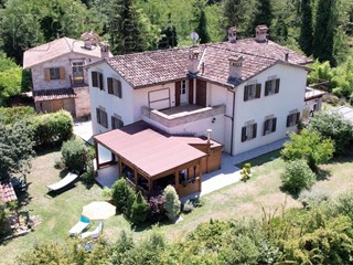 Villa in Vendita a Urbino, 649'000€, 700 m²