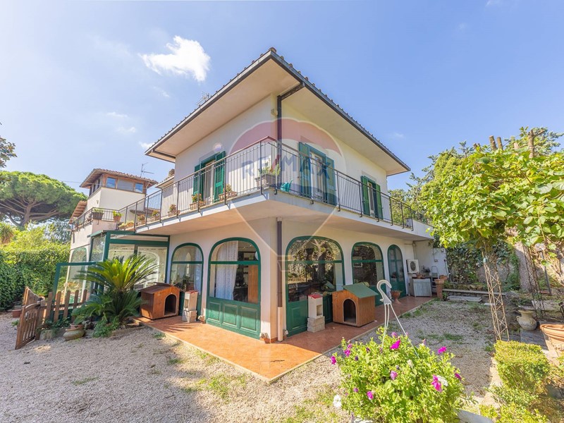 Villa in Vendita a Velletri, 413'000€, 220 m², con Box