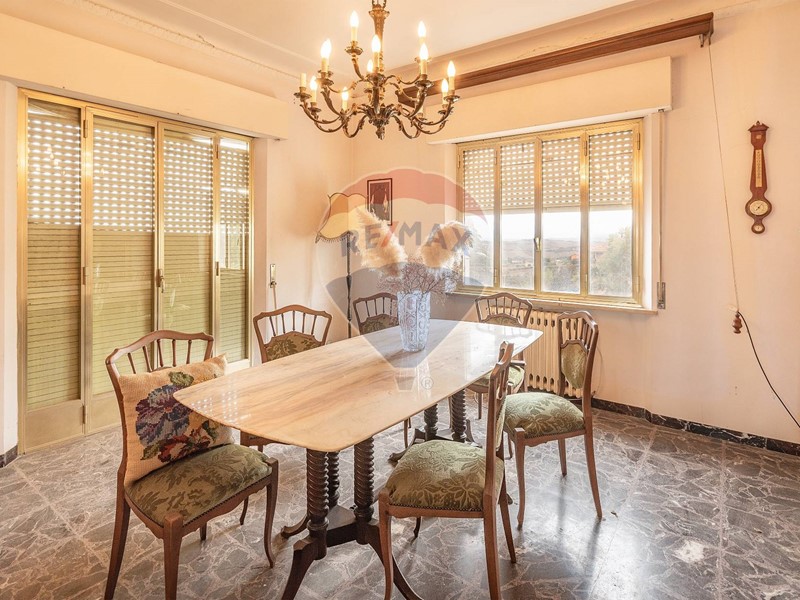 Appartamento in Vendita a Santa Maria Nuova, 65'000€, 160 m²