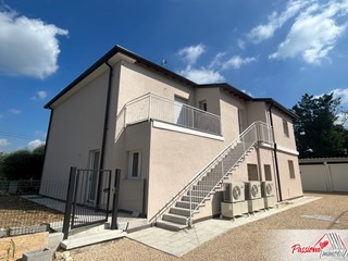 Quadrilocale in Vendita a Verona, 385'000€, 146 m²