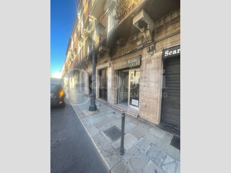 Negozio in Affitto a Barletta, 470€, 20 m²