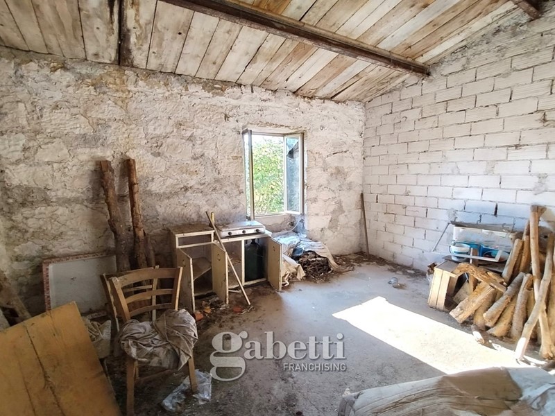 Casa Indipendente in Vendita a Molise, 27'000€, 101 m²