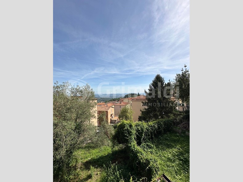 Trilocale in Vendita a Perugia, 99'000€, 80 m², arredato