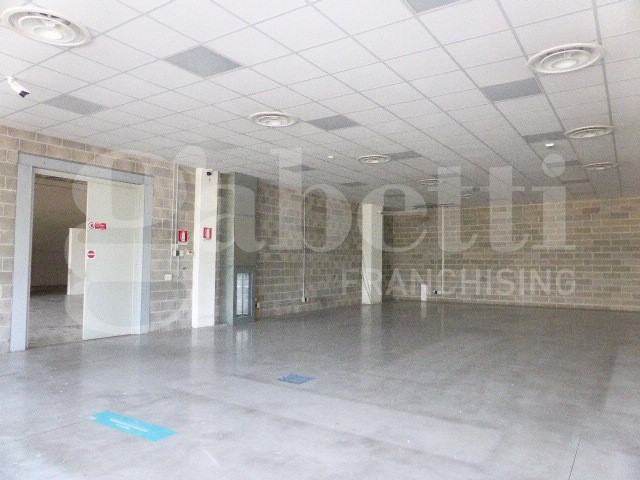 Capannone in Vendita a Casale sul Sile, 300'000€, 600 m²