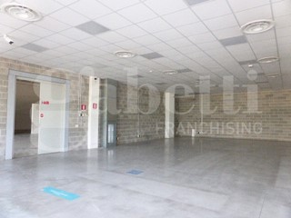 Capannone in Vendita a Casale sul Sile, 300'000€, 600 m²