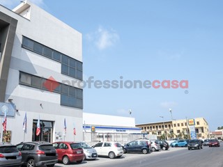 Ufficio in Affitto a Milazzo, 1'100€, 100 m²