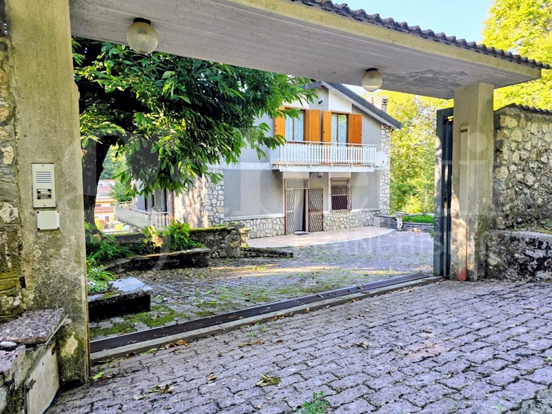 Villa in Vendita a Segni, 291'000&euro;, 450 m²