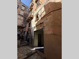 Magazzino in Vendita a Taranto, 18'000€, 33 m²
