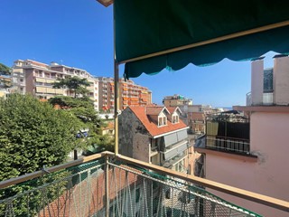 Trilocale in Vendita a Sanremo, 240'000€, 60 m², arredato