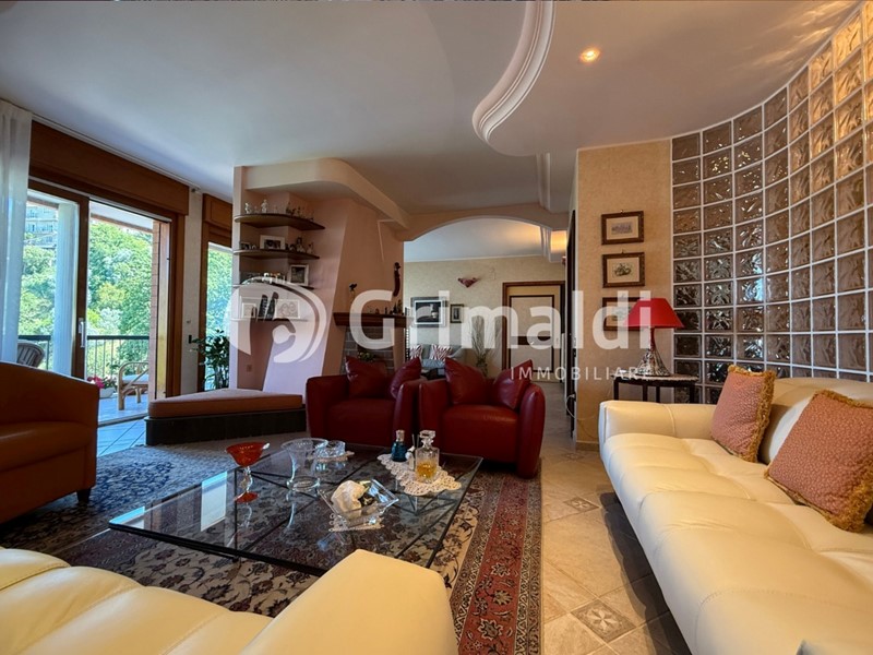 Appartamento in Vendita a Salerno, 670'000&euro;, 220 m²