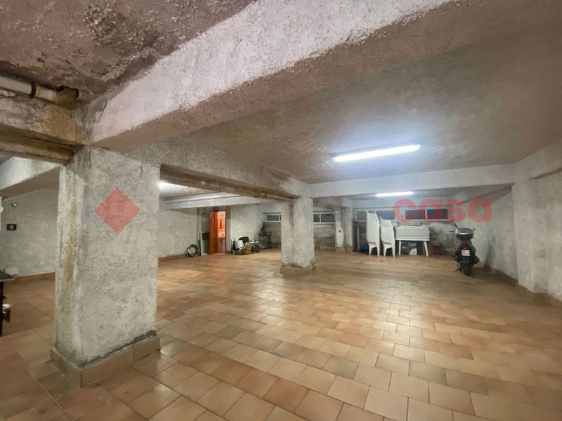 Negozio in Vendita a Messina, 105'000€, 160 m²