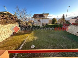 Villa in Vendita a Avezzano, 229'000€, 300 m², arredato