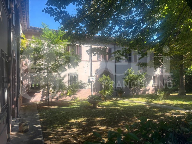 Casa Indipendente in Vendita a Ravenna, 350'000€, 493 m²