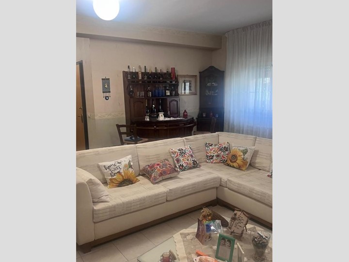 Appartamento in Vendita a Catania, 185'000&euro;, 120 m², con Box