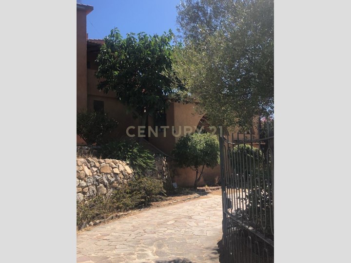 Casa Indipendente in Vendita a Quartu Sant'Elena, 630'000&euro;, 350 m², arredato, con Box