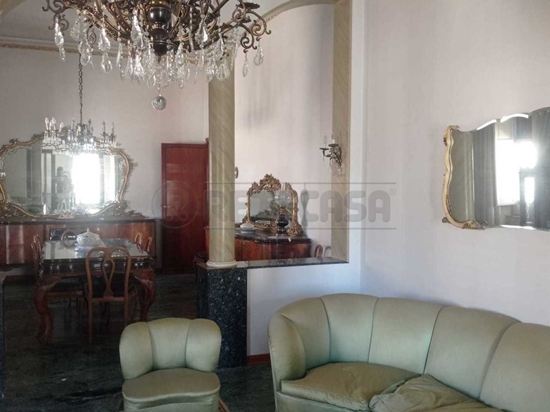 Appartamento in Vendita a Castelvetrano, 45'000&euro;, 195 m²