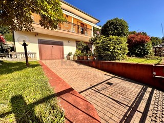 Casa Semi Indipendente in Vendita a Cornedo Vicentino, 265'000€, 259 m², con Box