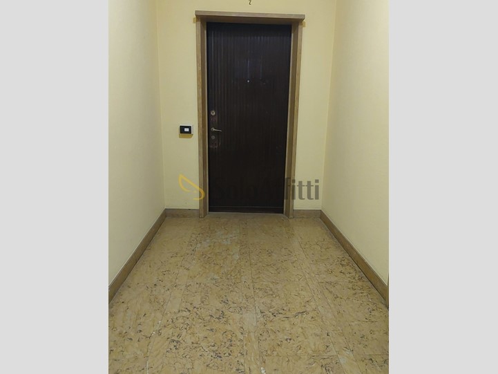Ufficio in Affitto a Biella, zona Centro, 550€, 130 m²