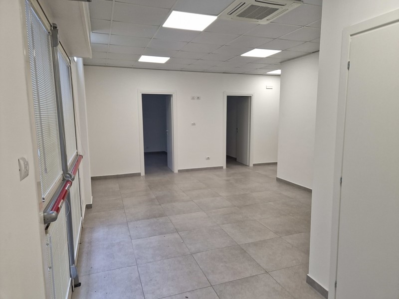 Ufficio in Vendita a Perugia, 188'000€, 241 m²