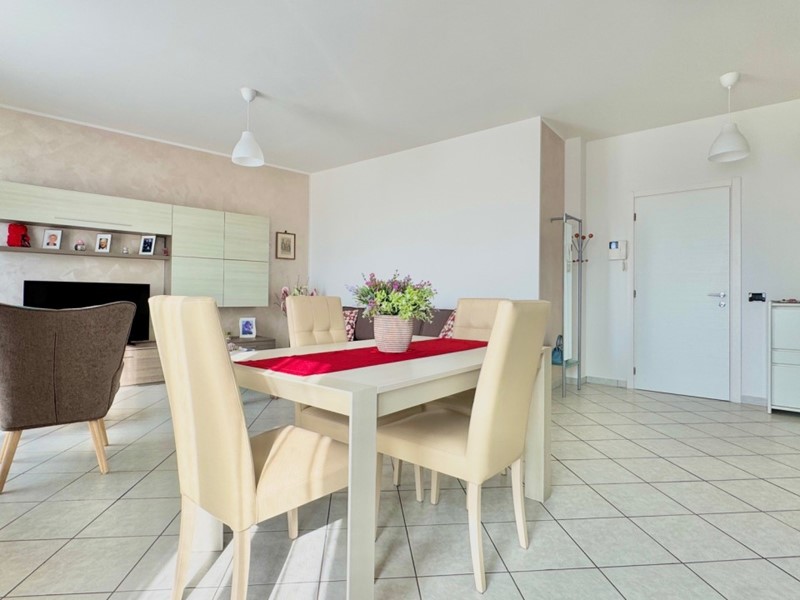 Trilocale in Vendita a Ghedi, 165'000€, 92 m², con Box