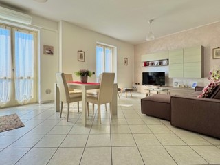 Trilocale in Vendita a Ghedi, 159'000&euro;, 92 m², con Box