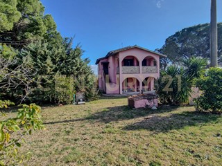 Casa Indipendente in Vendita a Roccastrada, zona Montemassi, 489'512€, 140 m², con Box