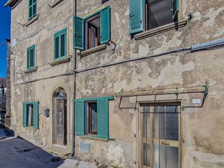 Appartamento in Vendita a Roccastrada, zona Sassofortino, 67'125€, 121 m²