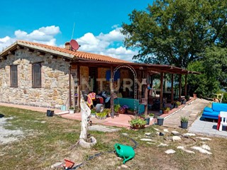 Casa Indipendente in Vendita a Semproniano, 189'512€, 73 m², con Box