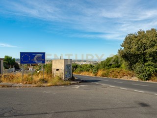 Terreno industriale in Vendita a Belpasso, 330'000€, 11300 m²