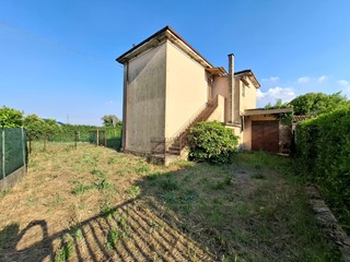 Casa Indipendente in Vendita a Rovigo, 70'000€, 165 m², con Box