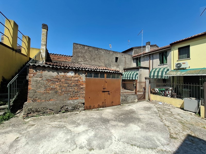 Casa Semi Indipendente in Vendita a Rovigo, zona Grignano Polesine, 45'000€, 83 m²