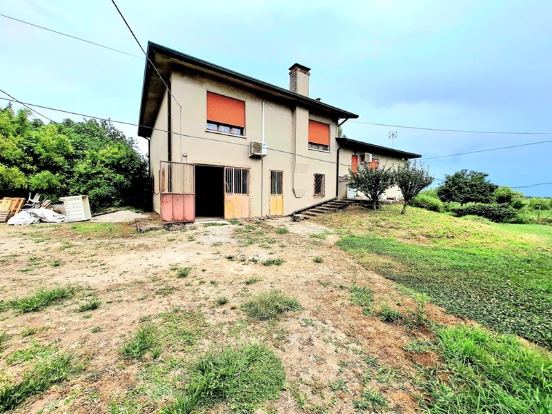 Casa Indipendente in Vendita a Adria, 115'000€, 250 m², con Box