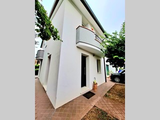 Casa Indipendente in Vendita a Bosaro, 230'000€, 200 m²