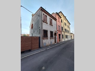 Casa Indipendente in Vendita a Rovigo, 245'000€, 154 m²