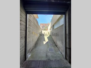 Magazzino in Affitto a Misterbianco, zona Centro, 400€, 100 m²