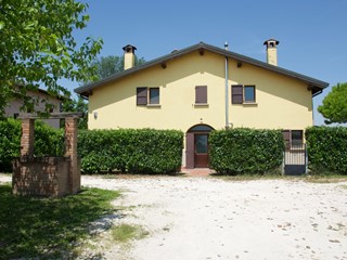 Villetta a schiera in Vendita a San Pietro in Casale, 310'000€, 253 m²