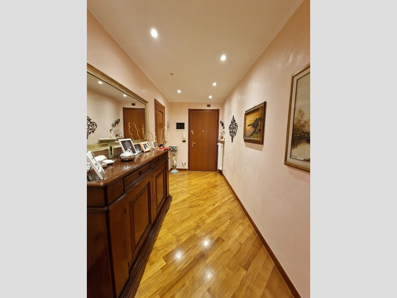 Appartamento in Vendita a Genova, zona Bolzaneto, 155'000€, 124 m²