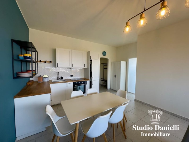 Bilocale in Vendita a Seregno, 148'000€, 63 m²