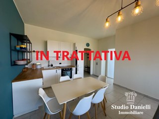 Bilocale in Vendita a Seregno, 148'000€, 63 m²