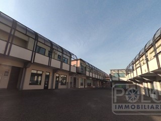 Negozio in Vendita a San Donato Milanese, 2'739'000€, 1309 m²