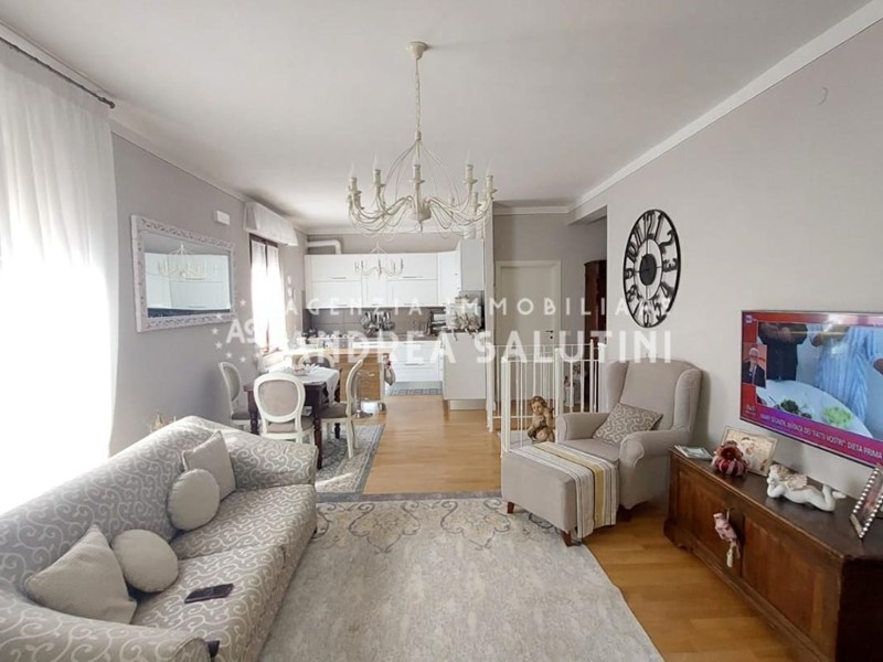 Appartamento in Vendita a Pontedera, 192'000€, 105 m², arredato, con Box