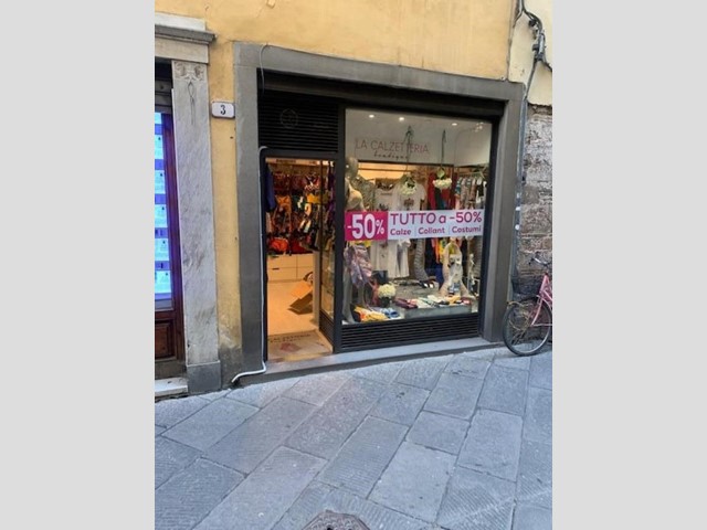 Immobile commerciale in Affitto a Lucca, 1'000€, 18 m²