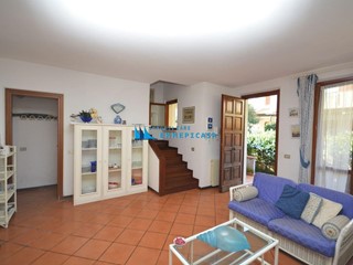 Villetta a schiera in Vendita a Montignoso, zona Cinquale, 425'000€, 135 m², arredato