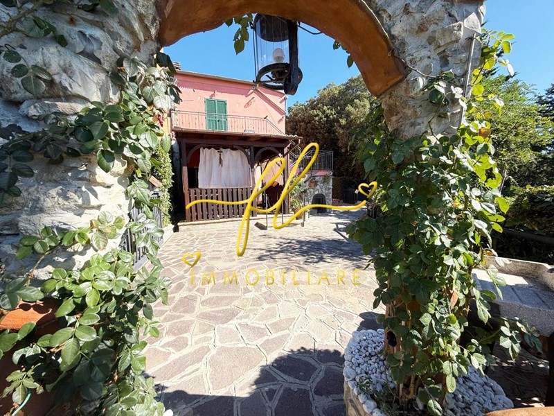 Casa Indipendente in Vendita a Rosignano Marittimo, 279'000€, 144 m²