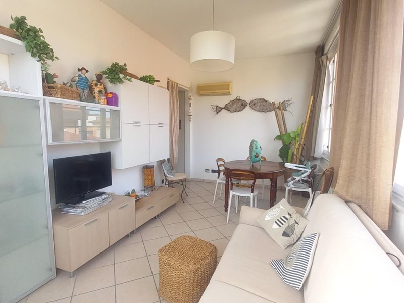 Trilocale in Vendita a Camaiore, zona Lido di Camaiore, 370'000&euro;, 75 m², arredato, con Box