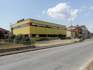 Immobile commerciale in Vendita a Castelbellino, 350'000€, 690 m²