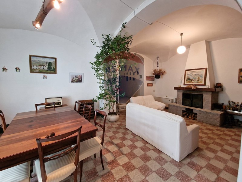 Quadrilocale in Vendita a Barrea, 250'000&euro;, 160 m²