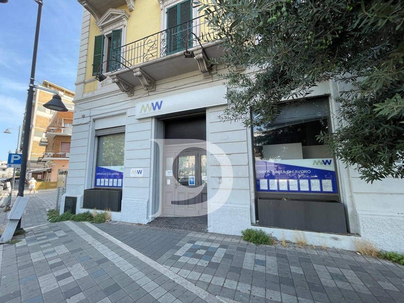 Immobile commerciale in Vendita a Pescara, 430'000€, 195 m²