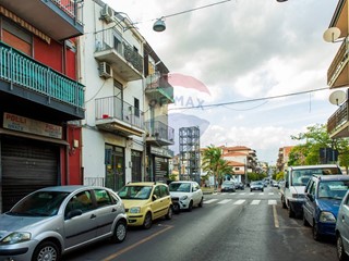 Casa Semi Indipendente in Vendita a Misterbianco, 120'000€, 140 m²