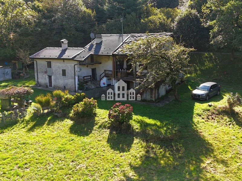 Casa Indipendente in Vendita a Valchiusa, 57'000€, 59 m²